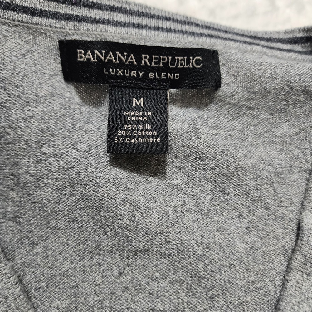 Banana Republic Luxury Blend Mens Sweater V Neck Gray Silk Cotton Cashmere Sz M - Picture 8 of 9